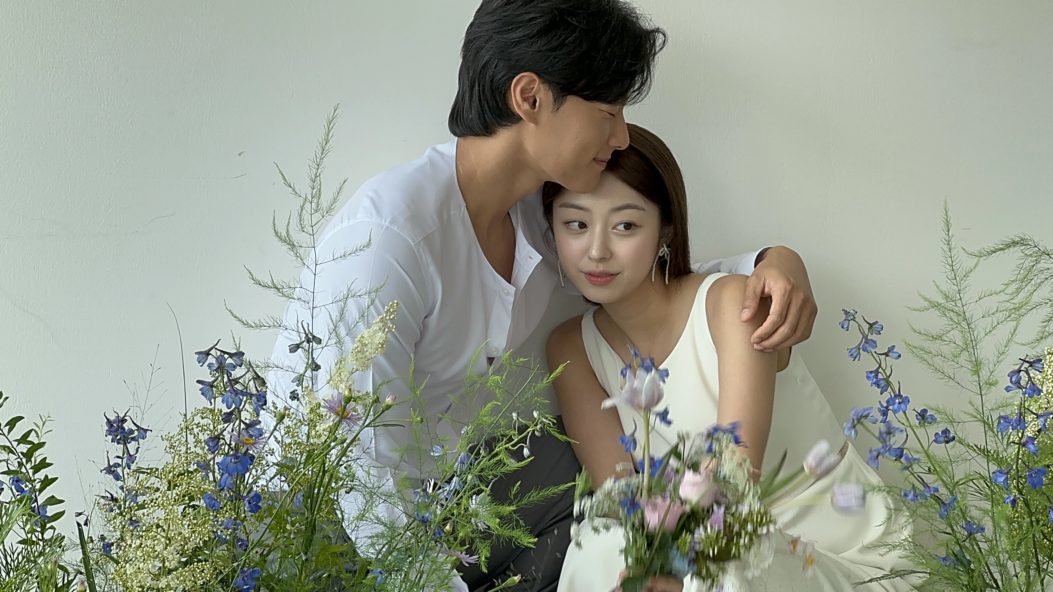 커플 웨딩스냅 꽃밭